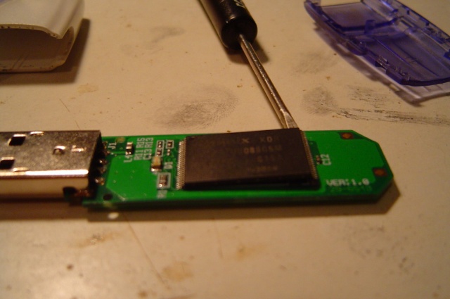 Howto repair a broken USB flash drive |